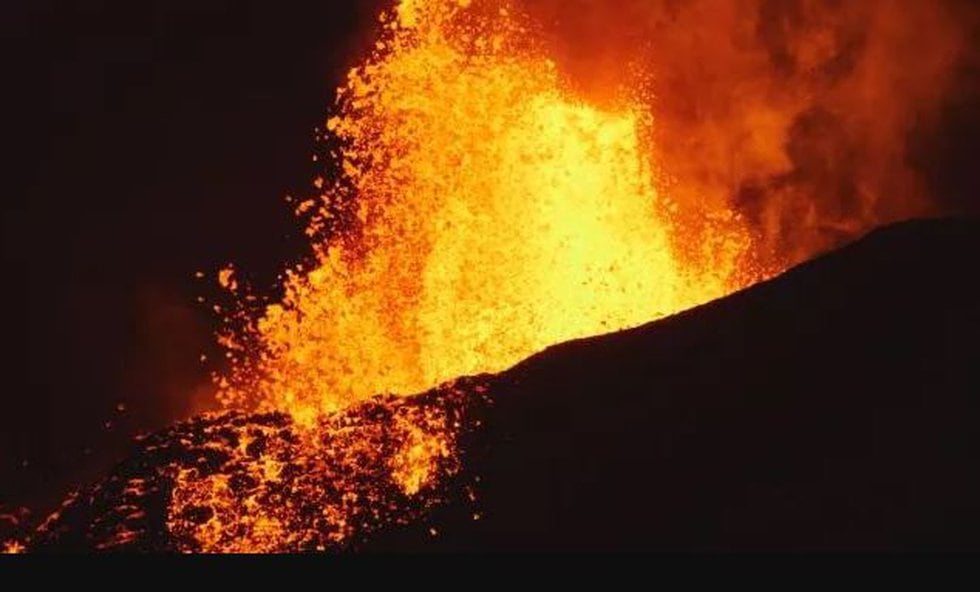 More than five weeks after they started, eruptions just keep going on the Big Island. (Image:...