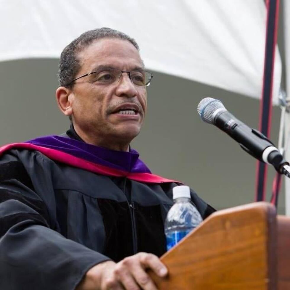 Recovered addict Ken Lawson, speaking at UH Law School graduation