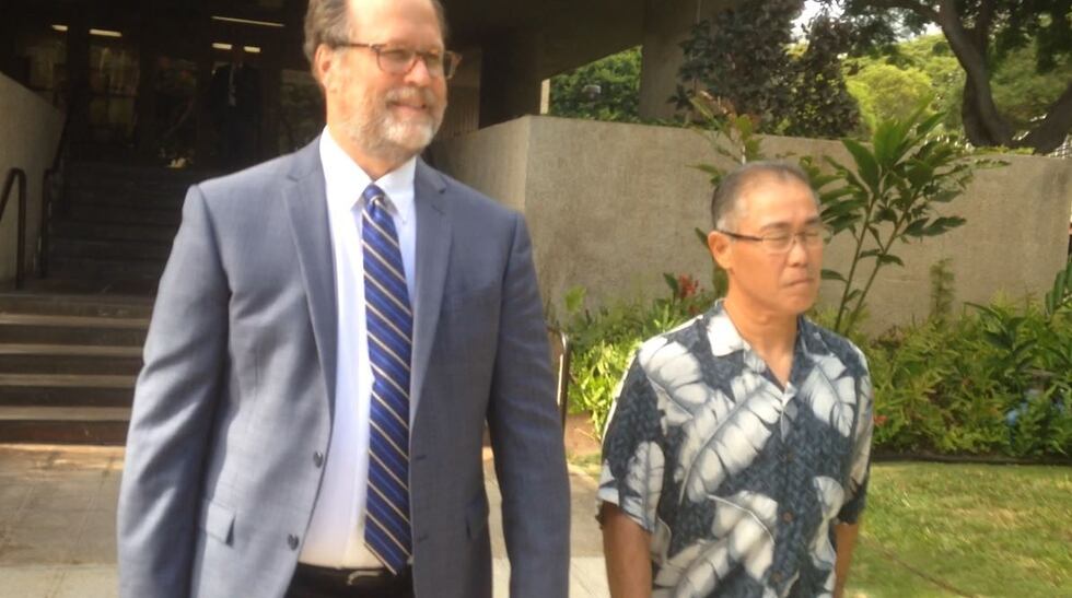 Retired HPD Maj. Gordon Shiraishi leaves federal court. (Image: Hawaii News Now/file)