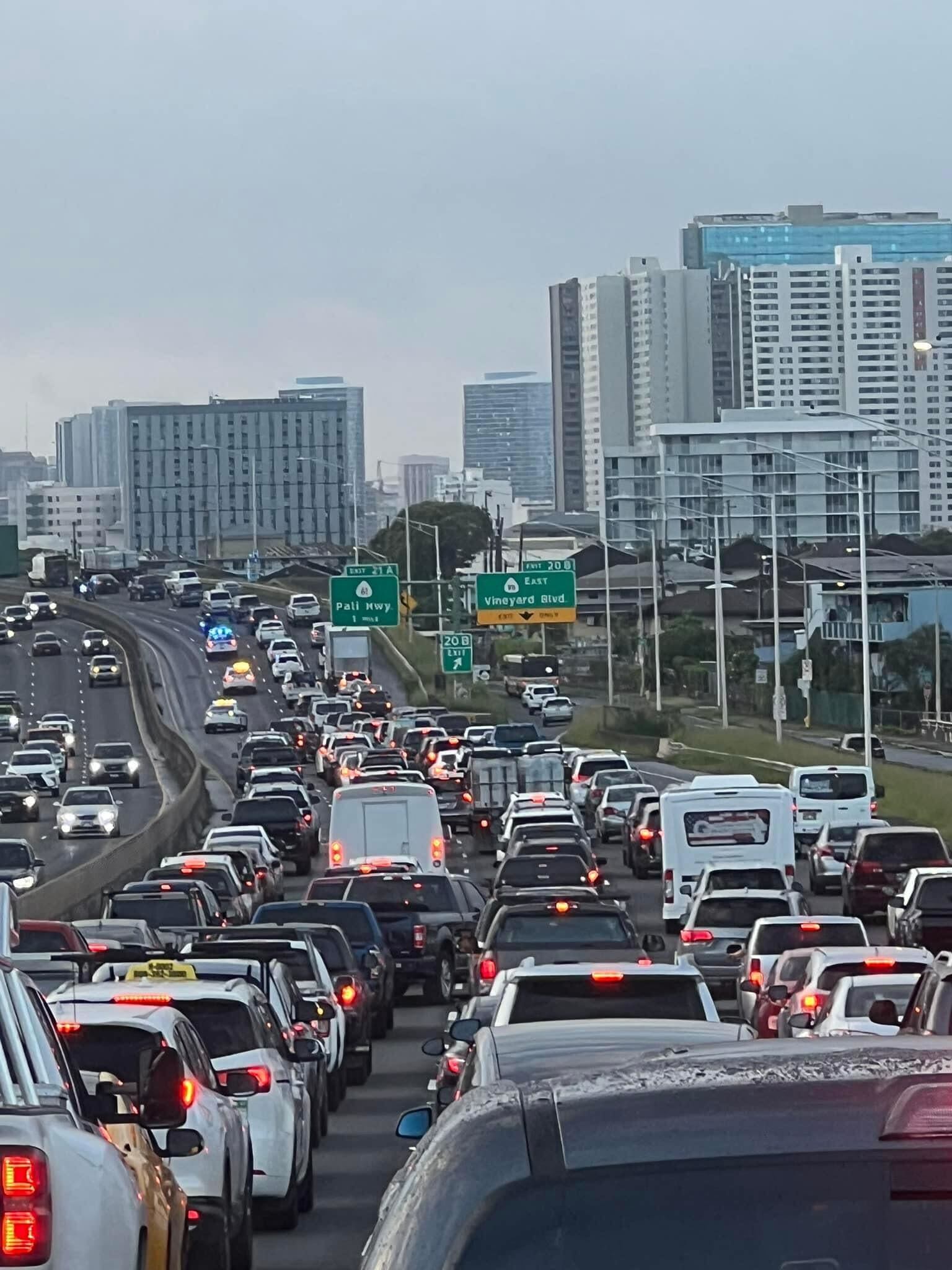Stalled vehicles, crash on H-1 Freeway leave eastbound commute at near standstill - Vimarsana News