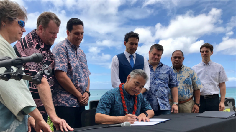 Hawaii Governor David Ige signs bills to combat climate change Monday .(Governor's Office)