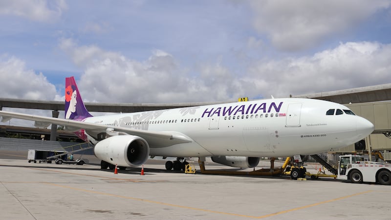 Hawaiian Airlines resumed direct service from New Zealand to Hawaii on Saturday.