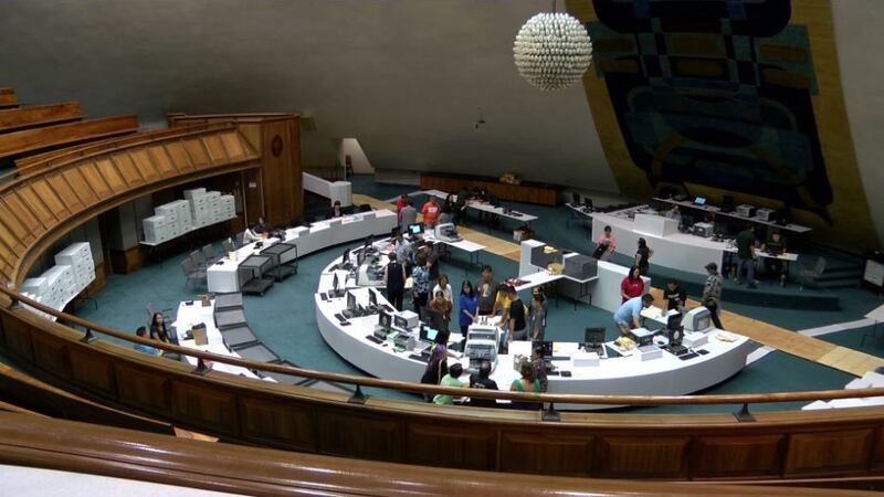 State officials test ballot machines at the state capitol. (Image: Hawaii News Now)