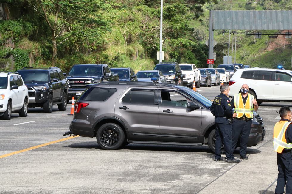 Cars lined both directions of the H-3 Freeway for free COVID-19 surge testing on Tuesday.