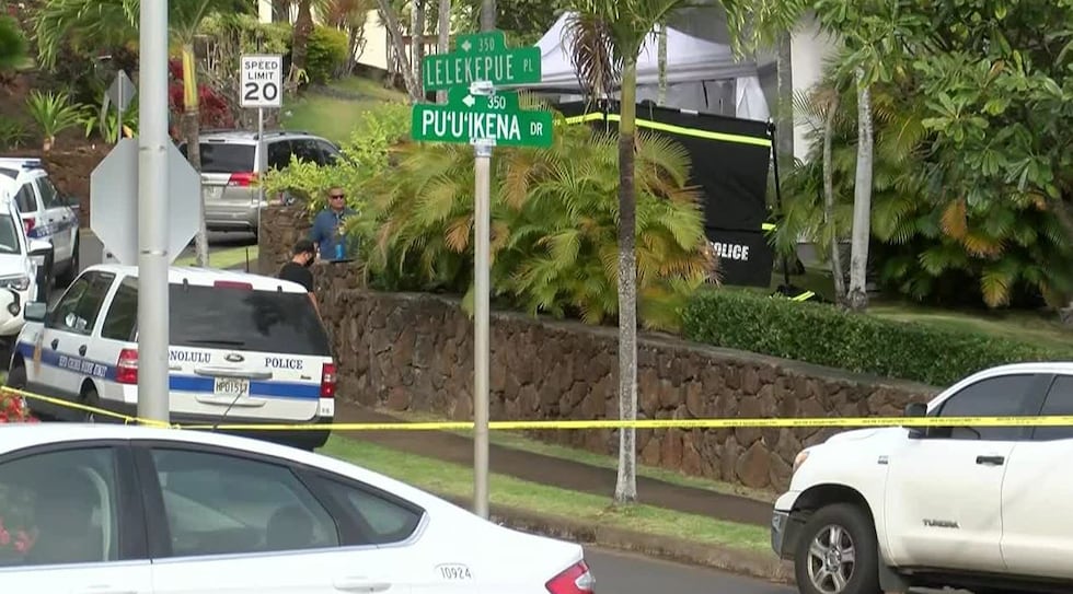 Honolulu police officers are at the scene of a suspected murder at a Hawaii Loa Ridge home.