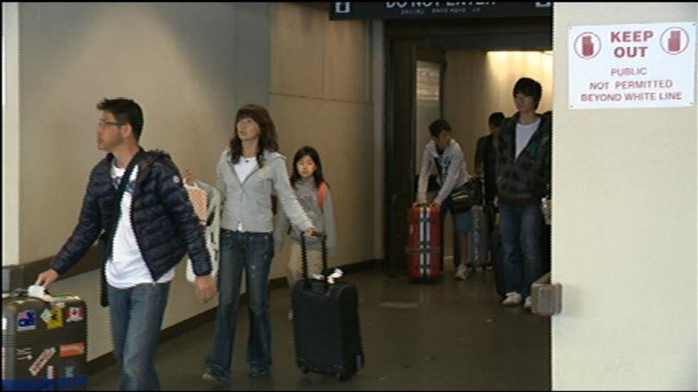 Japanese tourists arrive in Hawaii