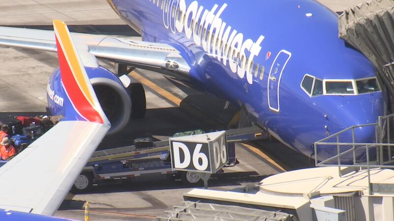 An off-duty pilot helped return a Las Vegas flight back to the airport after another pilot...