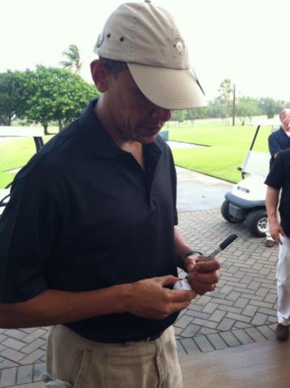 Obama signs autographs at the Kaneohe Marine golf course - Photo: Cindy Willing O'Farrell