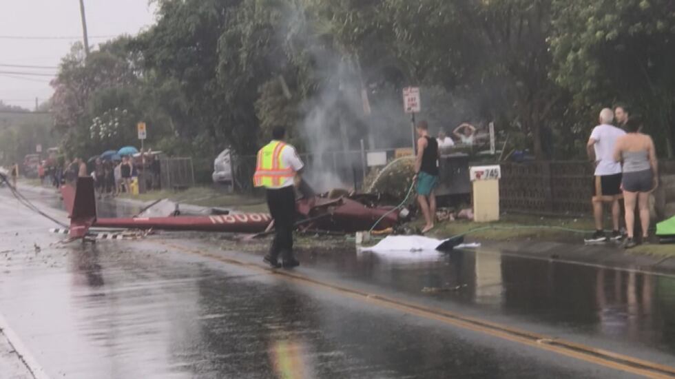 Authorities are responding to a helicopter crash in Kailua (Image: Adrian M. Kozuki)