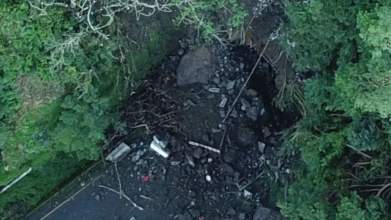 Drone footage shows the extent of the landslide over the Pali Highway. (Image: Nick Lawson)